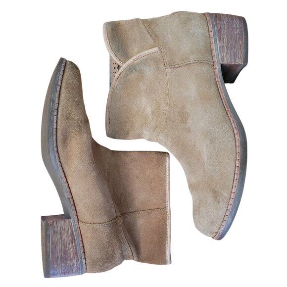 UGG Suede Leather Ankle Boots 7 Sheepskin Insole 1004367 DARLING Chestnut - Picture 1 of 11